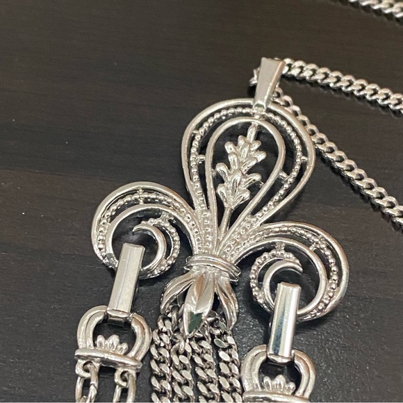 70s SARAH COVENTRY Grecian Silver-tone Fleur De Lis Tassel Draped Chain Necklace - Picture 6 of 14